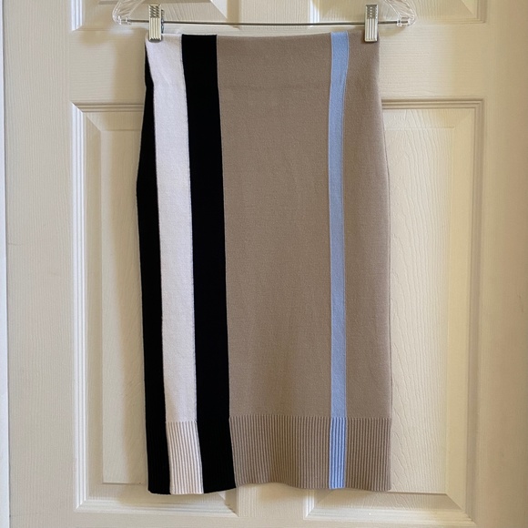 Burberry Kristen Logo Merino Wool Skirt XS US 2-4 - Picture 9 of 14